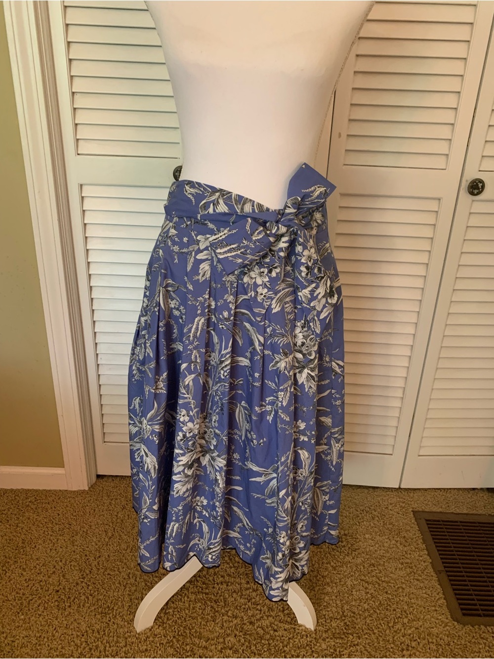 Talbots Blue Floral Cotton Midi Skirt with Scalloped hem and sash size 4